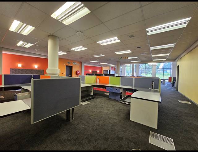 3,888M² OFFICE TO LET IN LONGMEADOW